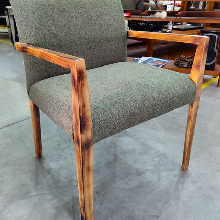 PAR DE SILLONES CON REPOSAPIÉS