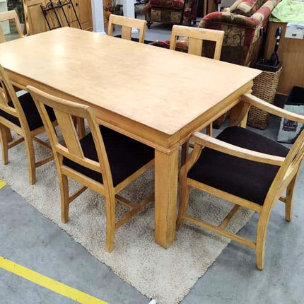 MESA EXTENSIBLE CON 6 SILLAS