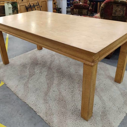 MESA EXTENSIBLE CON 6 SILLAS