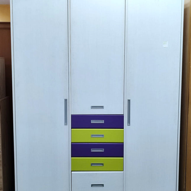 ARMARIO TRES PUERTAS