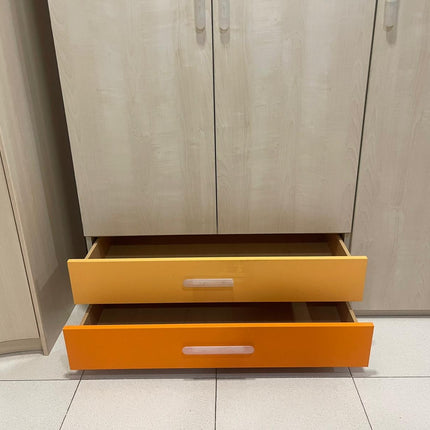 ARMARIO 3 PUERTAS CON CAJONES BEIGE/NARANJA