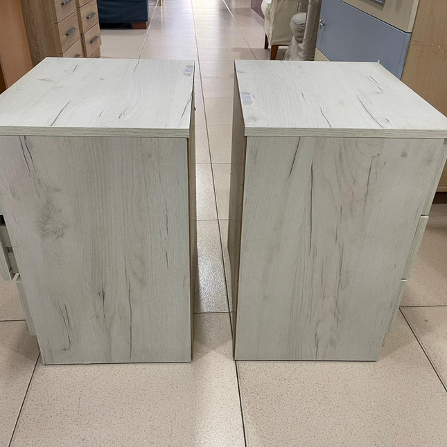 PAR DE MESITAS DE NOCHE