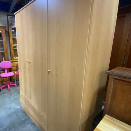 ARMARIO TRES PUERTAS