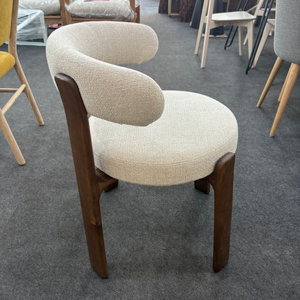 SILLA GRANITE DE CHENILLA BEIGE Y MADERA MARRÓN