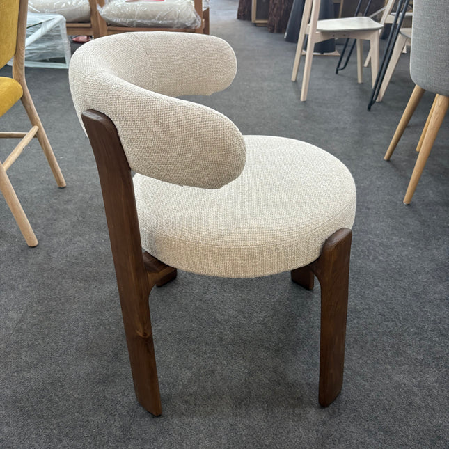 SILLA GRANITE DE CHENILLA BEIGE Y MADERA MARRÓN