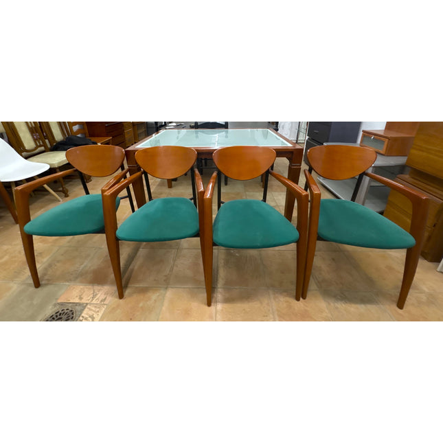 CUATRO SILLAS DE COMEDOR