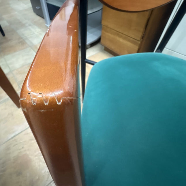 CUATRO SILLAS DE COMEDOR