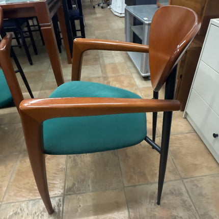 CUATRO SILLAS DE COMEDOR