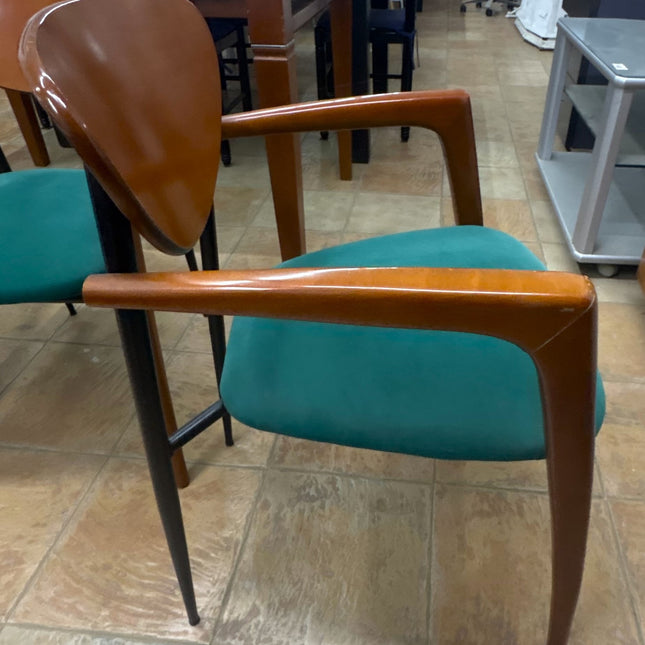 CUATRO SILLAS DE COMEDOR