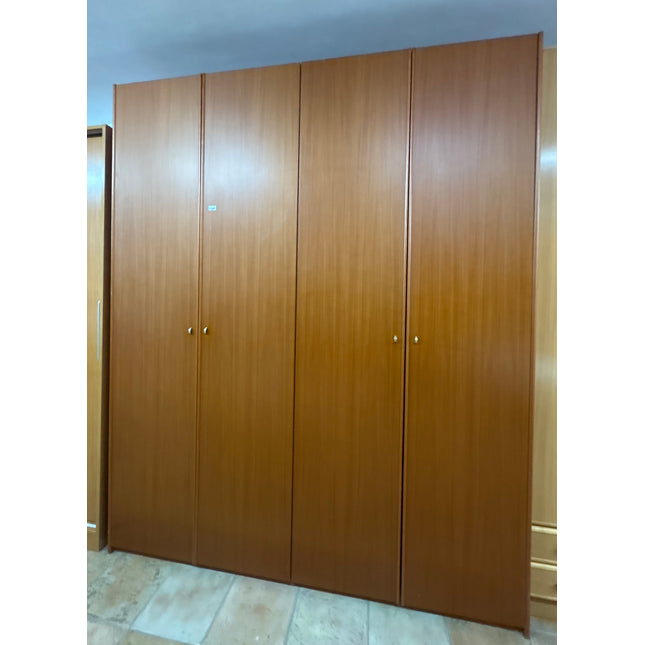 ARMARIO CUATRO PUERTAS