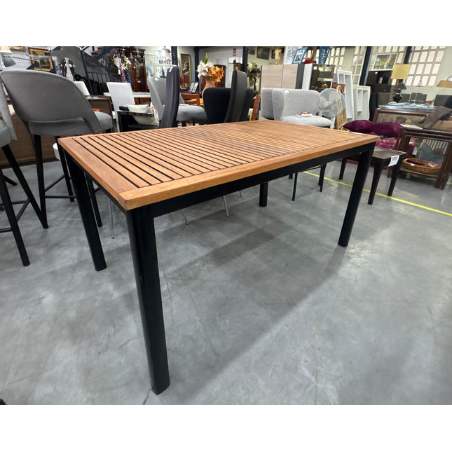 MESA DE COMEDOR DE MADERA Y METAL