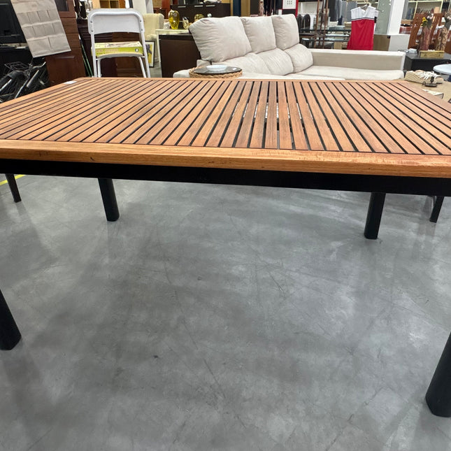 MESA DE COMEDOR DE MADERA Y METAL