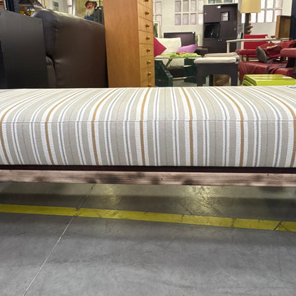 BANCO DESCALZADOR DE MADERA Y TELA