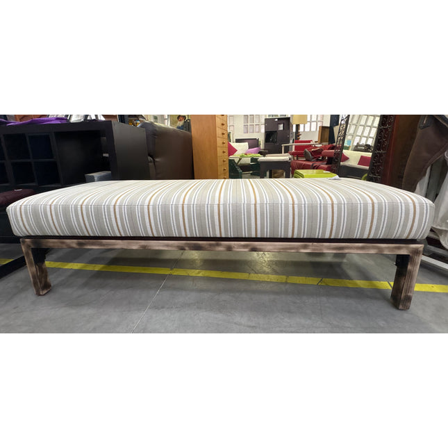 BANCO DESCALZADOR DE MADERA Y TELA