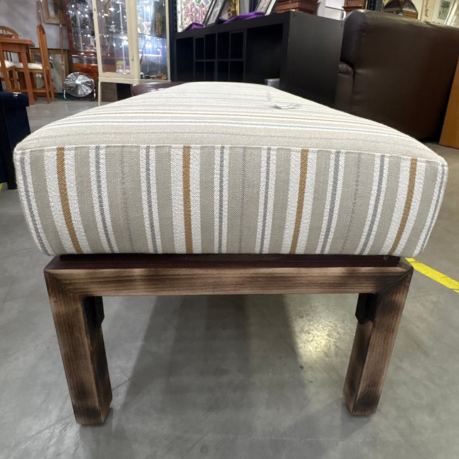 BANCO DESCALZADOR DE MADERA Y TELA