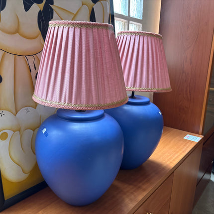 LÁMPARAS AZUL  CON PANTALLA ROSA