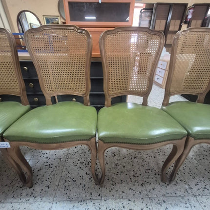 OCHO SILLAS DE COMEDOR