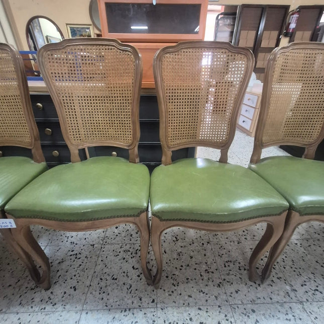 OCHO SILLAS DE COMEDOR
