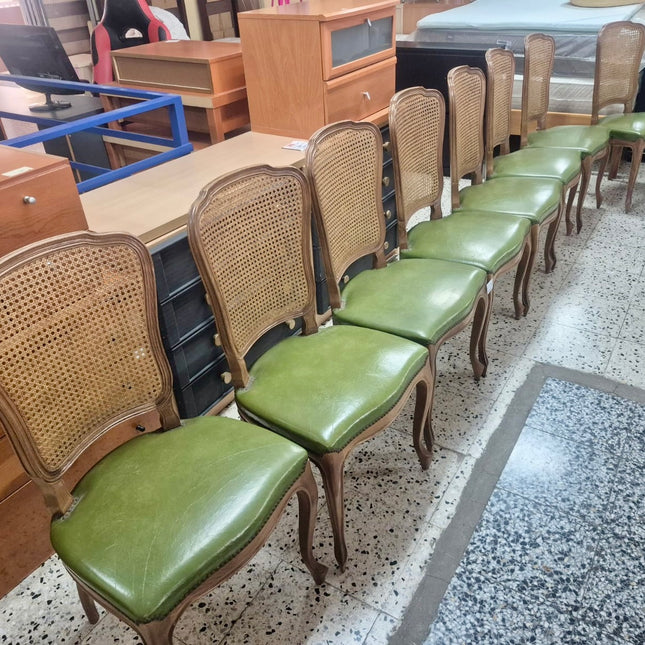 OCHO SILLAS DE COMEDOR