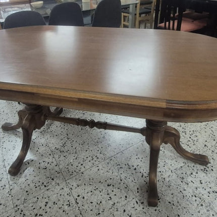 MESA DE COMEDOR CLÁSICA