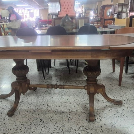MESA DE COMEDOR CLÁSICA