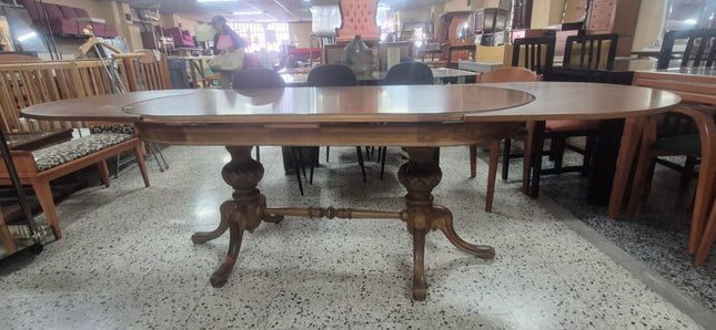 MESA DE COMEDOR CLÁSICA