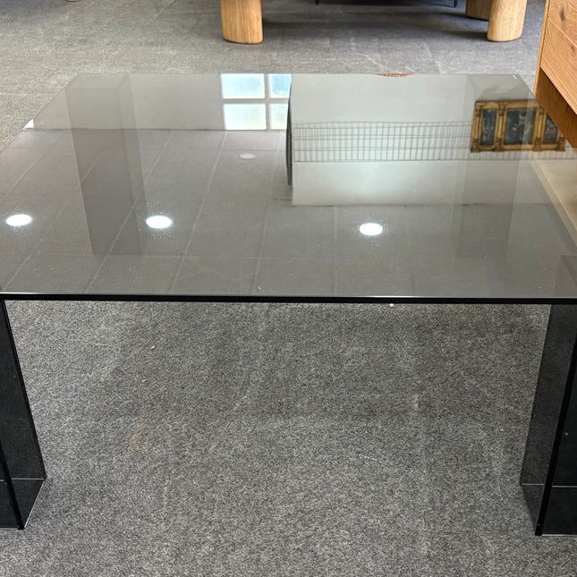 MESA AUXILIAR DE VIDRIO ADULARIA