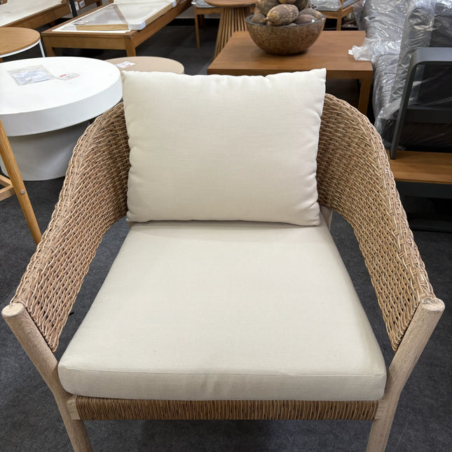 2 BUTACAS MADERA MACIZA POLA