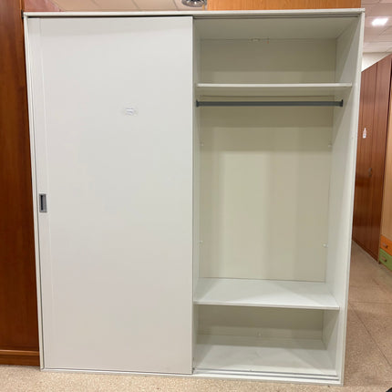 ARMARIO BLANCO DE PUERTAS CORREDIZAS