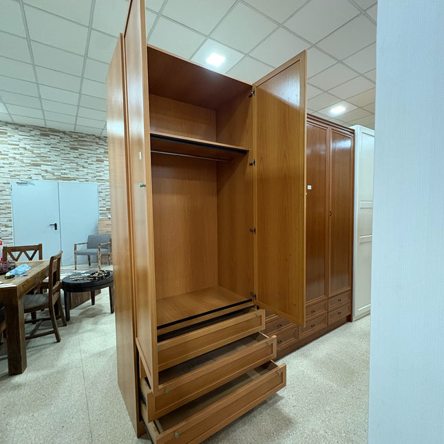 ARMARIO DOS PUERTAS DE CHAPA DE MADERA