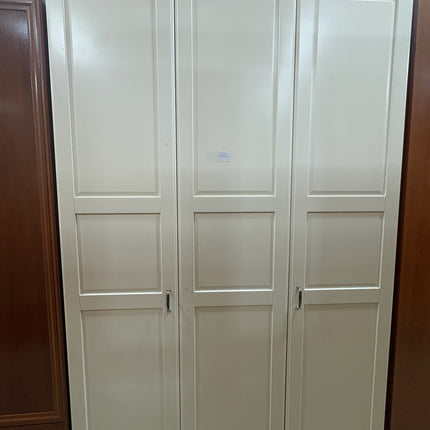 ARMARIO TRES PUERTAS IKEA BERGSBO