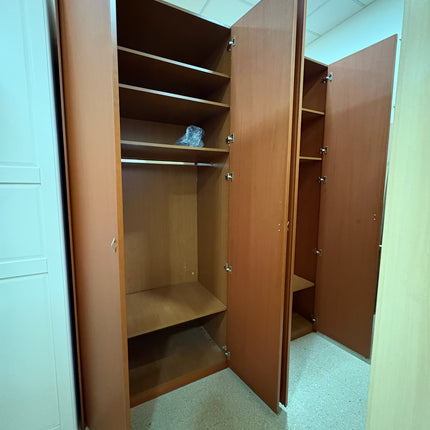 ARMARIO DE MADERA 4 PUERTAS ROJIZO