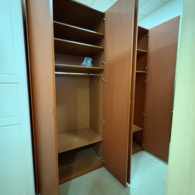 ARMARIO DE MADERA 4 PUERTAS ROJIZO