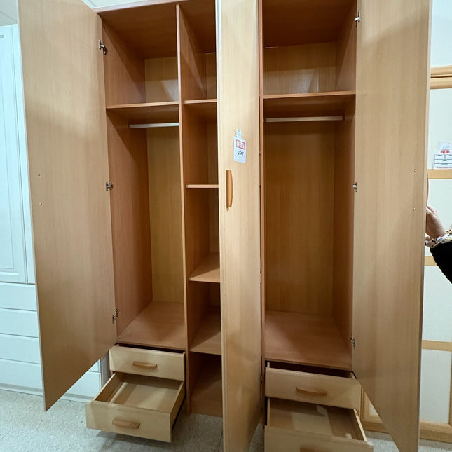 ARMARIO TRES PUERTAS