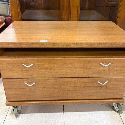 MUEBLE DE MADERA CON RUEDAS