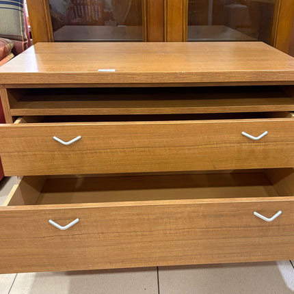 MUEBLE DE MADERA CON RUEDAS