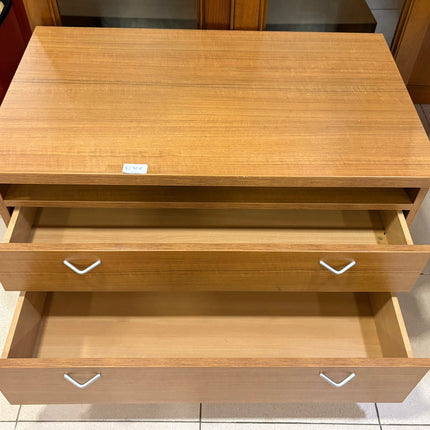 MUEBLE DE MADERA CON RUEDAS