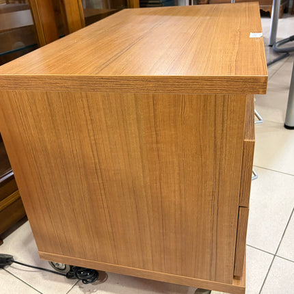 MUEBLE DE MADERA CON RUEDAS