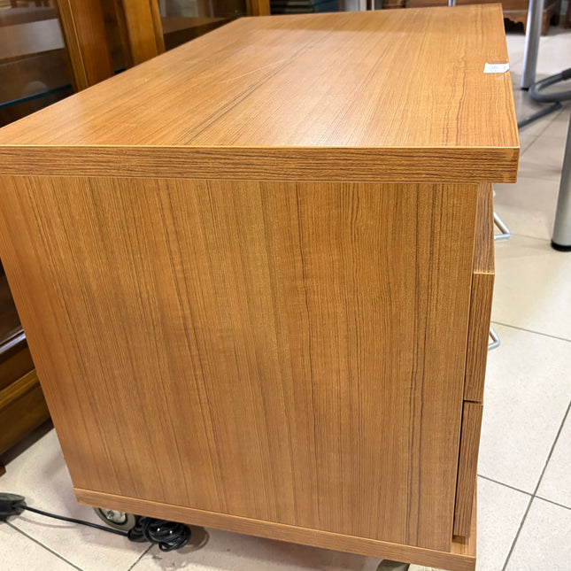 MUEBLE DE MADERA CON RUEDAS