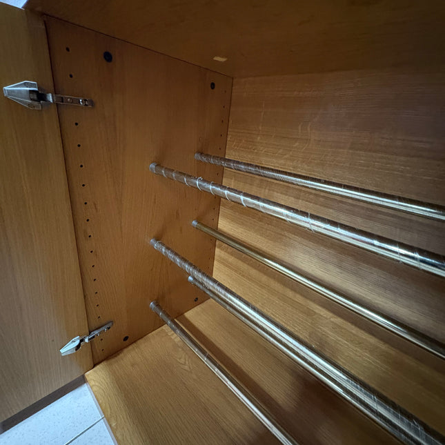 APARADOR DE MADERA CON BOTELLERO