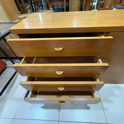 APARADOR DE MADERA CON BOTELLERO