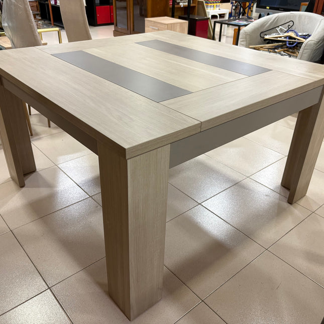 MESA DE COMEDOR CUADRADA DE MADERA