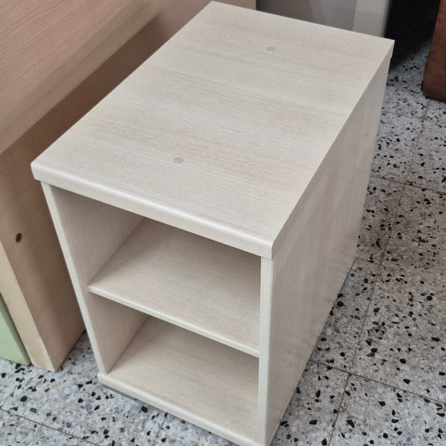 MESITA DE MADERA CLARA