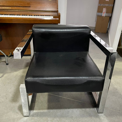 SILLÓN DE PIEL NEGRO