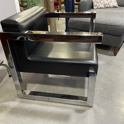 SILLÓN DE PIEL NEGRO