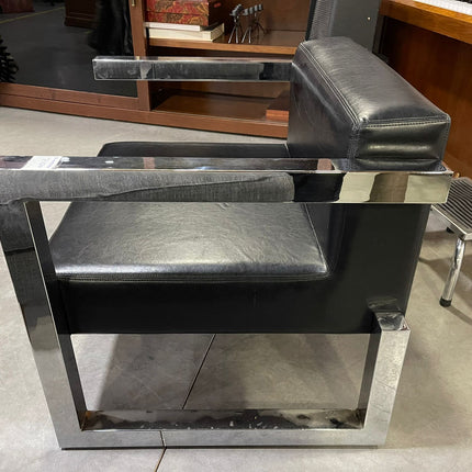 SILLÓN DE PIEL NEGRO