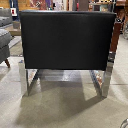 SILLÓN DE PIEL NEGRO