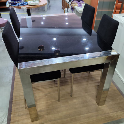 MESA DE COMEDOR + 4 SILLAS