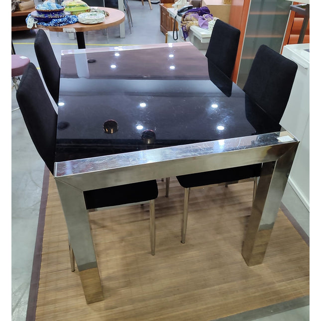MESA DE COMEDOR + 4 SILLAS