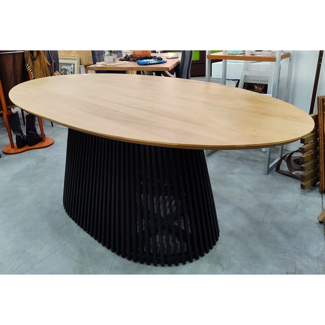 MESA OVALADA "LESKA/ JEANETTE"